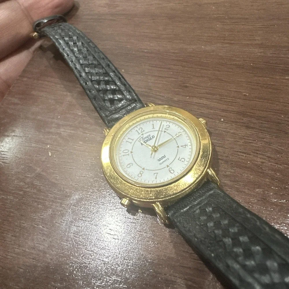 Working Timex Indiglo Watch Unisex 32mm Gold Tone Black Leather 1995 Vintage‎